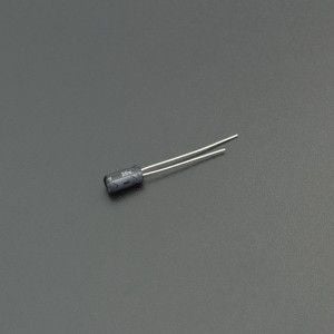Capacitor Electrolítico De Aluminio 22uF 25V 4x7 mm Genérico - 1