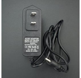 ADAPTADOR DE VOLTAJE 5V 2A CONECTOR JACK 3.3X1.35 MM Genérico - 1