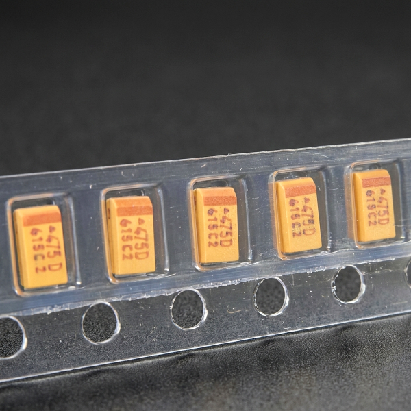 Condensador de Tántalo 16V 4.7μF Tipo A 1206 SMD Amarillo